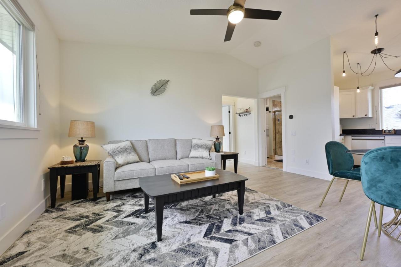 セイラム Modern Upstairs Loft - Newly Renovated!ヴィラ エクステリア 写真